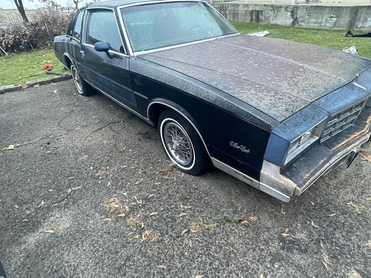 1981 chervolet monte carlo 8 cylinder classic car