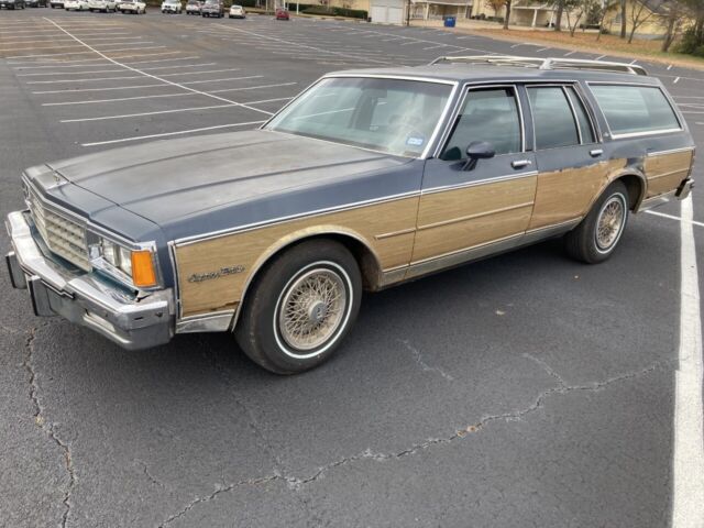 blue/woodgrain station wagon