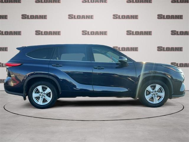 2022 toyota highlander l