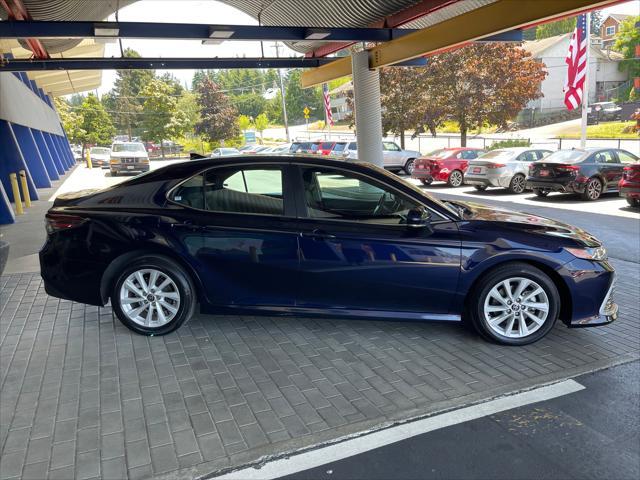 2022 toyota camry le