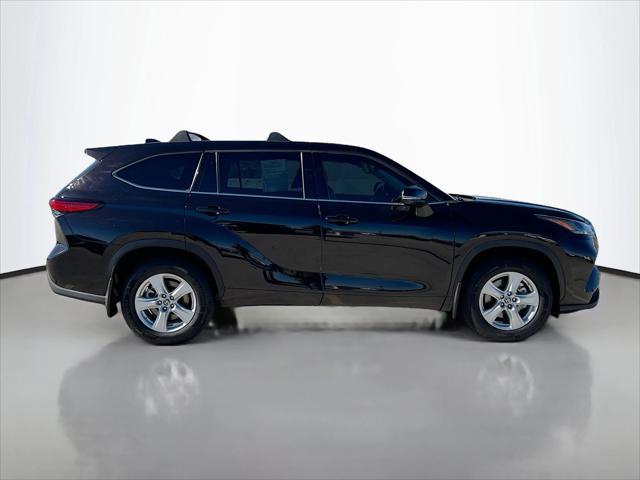 2021 toyota highlander le