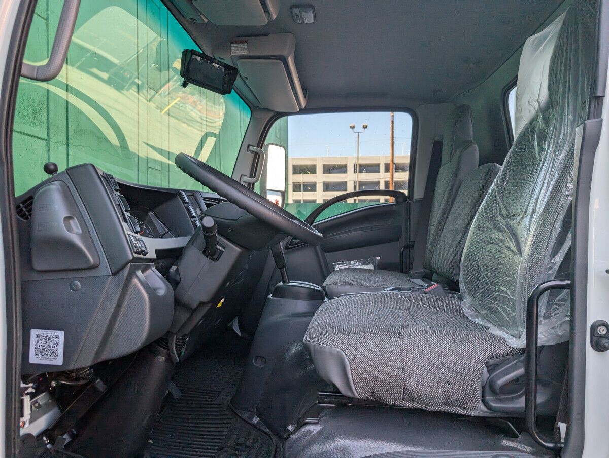 2024 isuzu npr hd 16ft box truck gas