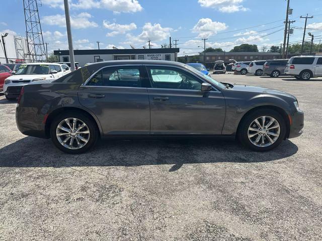 2018 chrysler 300 touring