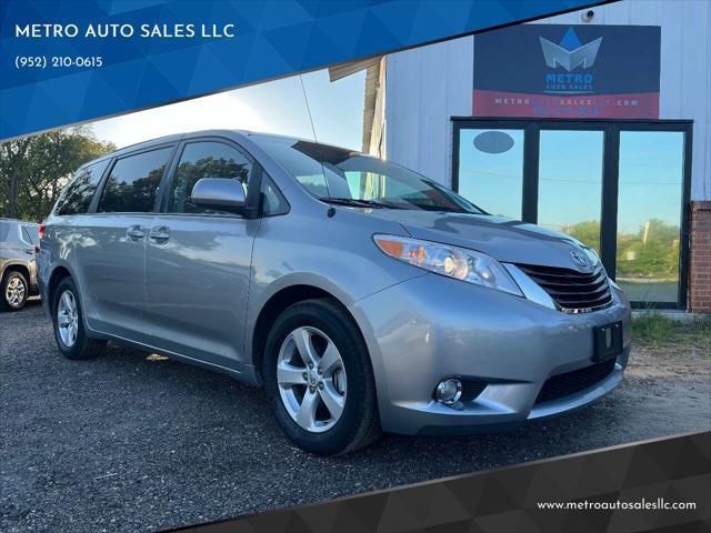 2011 toyota sienna le