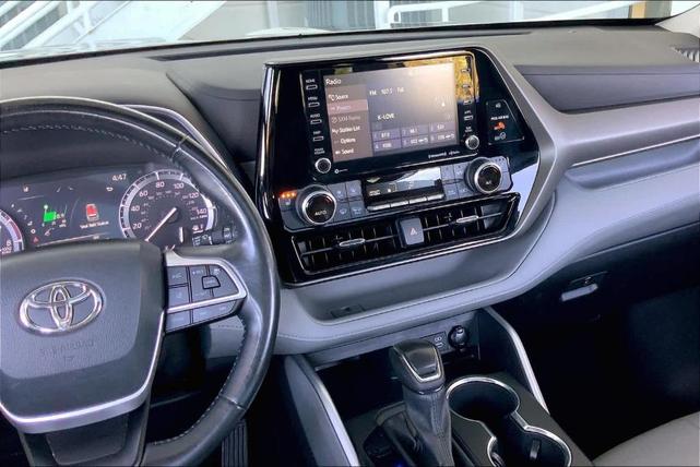 2022 toyota highlander xle