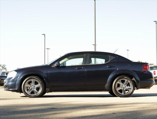 2011 dodge avenger lux