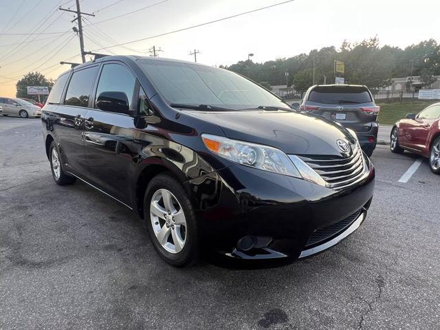 2011 toyota sienna le