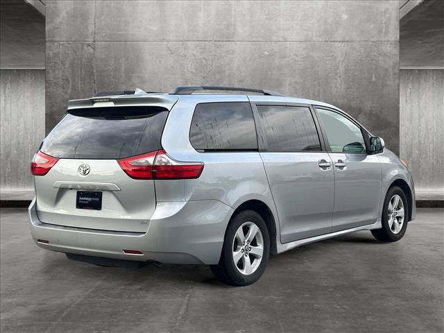 2020 toyota sienna le