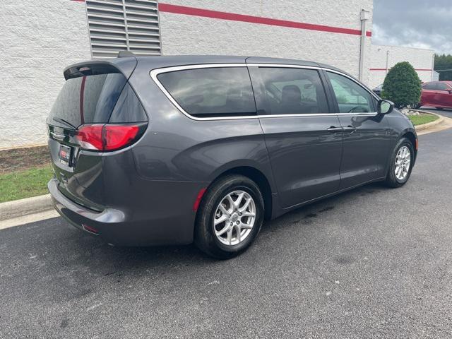 2022 chrysler voyager lx