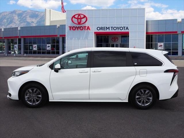 2022 toyota sienna le