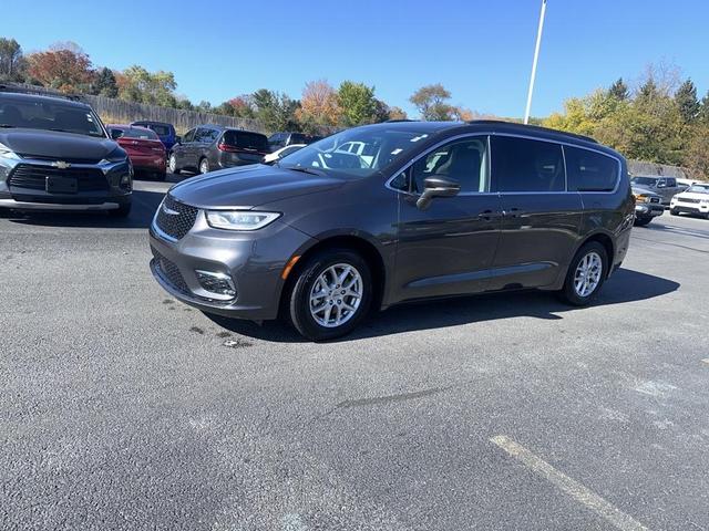 2022 chrysler pacifica touring-l