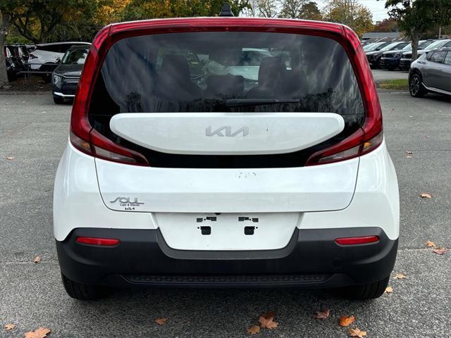 2022 kia soul lx