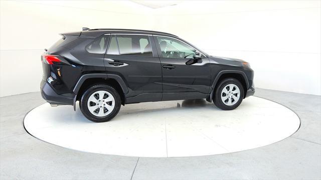 2021 toyota rav4 le