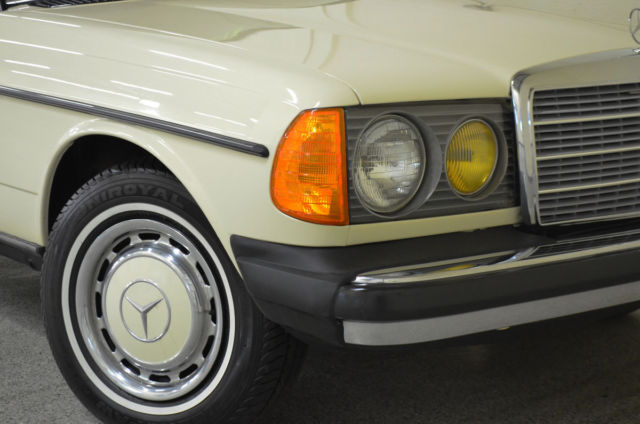 1981 mercedes-benz 240d 4 speed manual!
