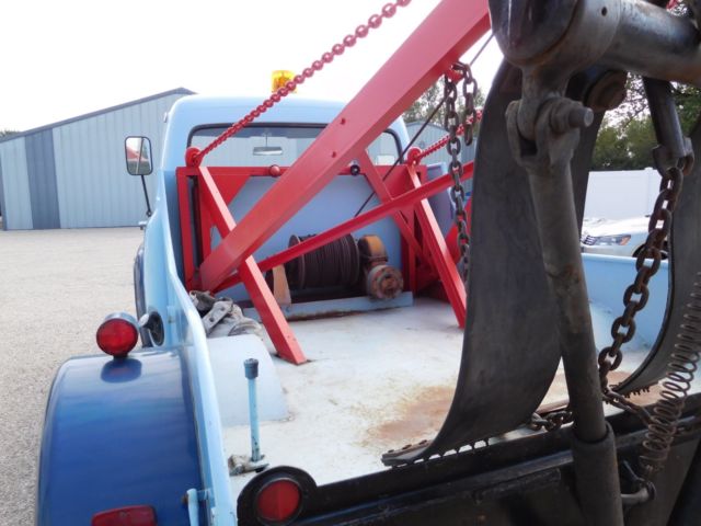 1955 ford f-500 wrecker!!! runs great!!! wrecker works great!!!