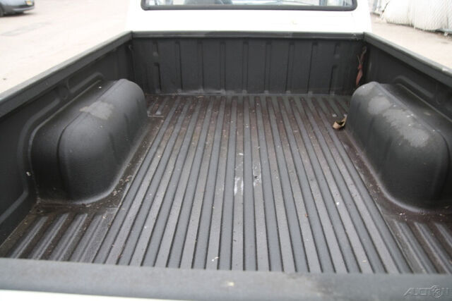 (ohw) 1985 nissan pick up 4 cylinder 2.4l automatic no reserve