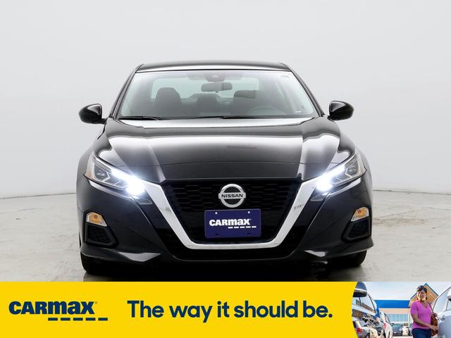 2022 nissan altima sv