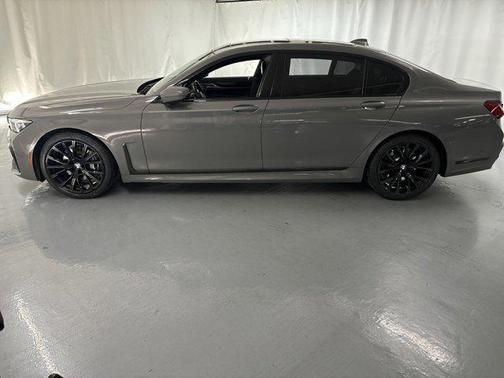 2022 bmw 740