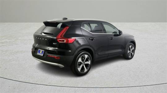 2025 Volvo XC40