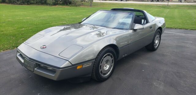 1986 chevorlet corvette - only 43,000 miles - cold ac