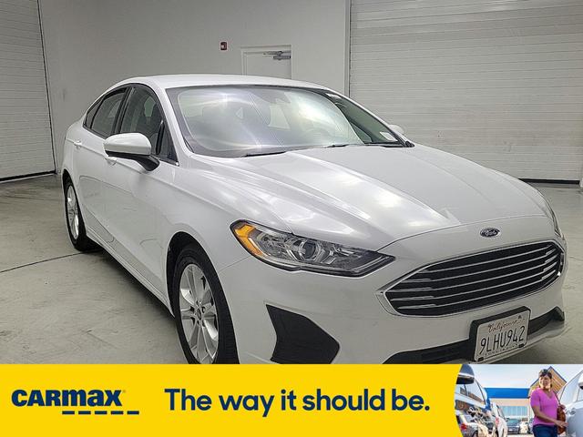 2019 ford fusion se