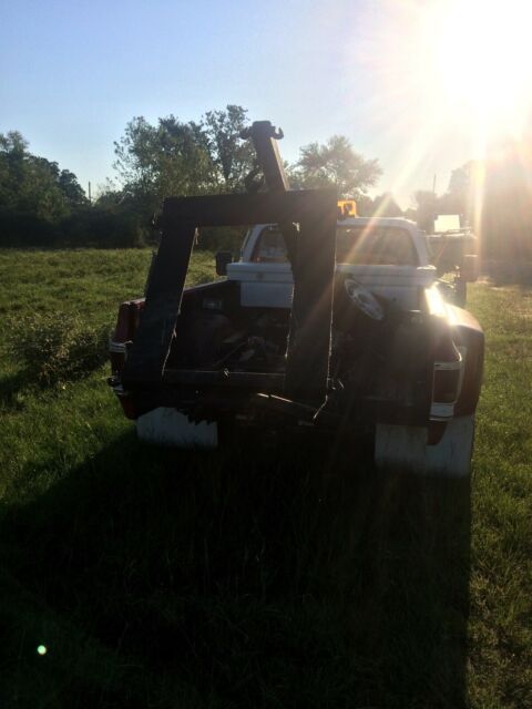 1978 gmc dually wrecker/ tow truck