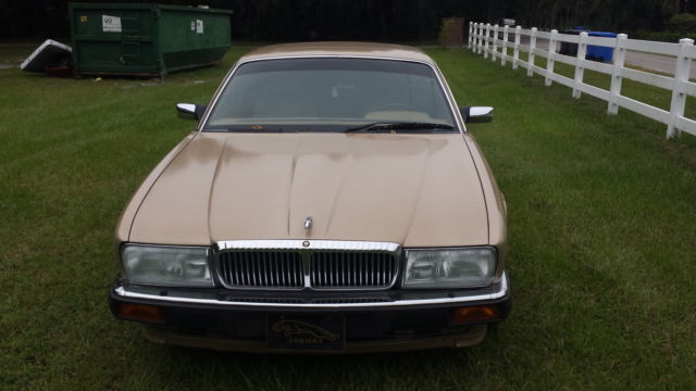 very nice xj6 4.0 vanden plas - excellent leather - everything works - low miles