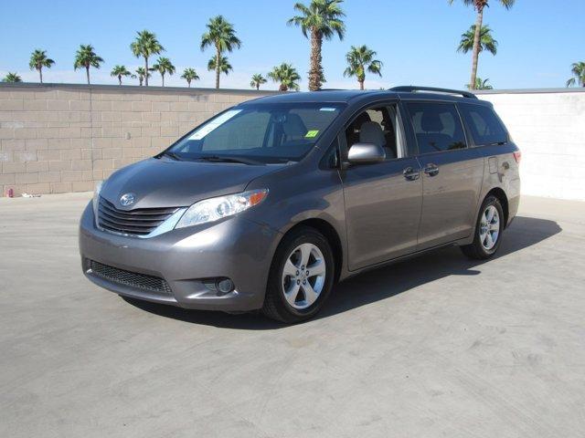 2016 toyota sienna le