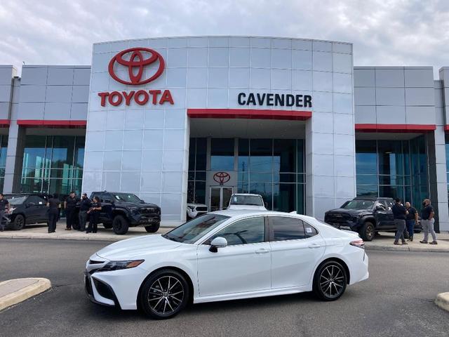 2022 toyota camry se