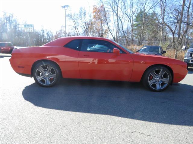 2008 dodge challenger srt8
