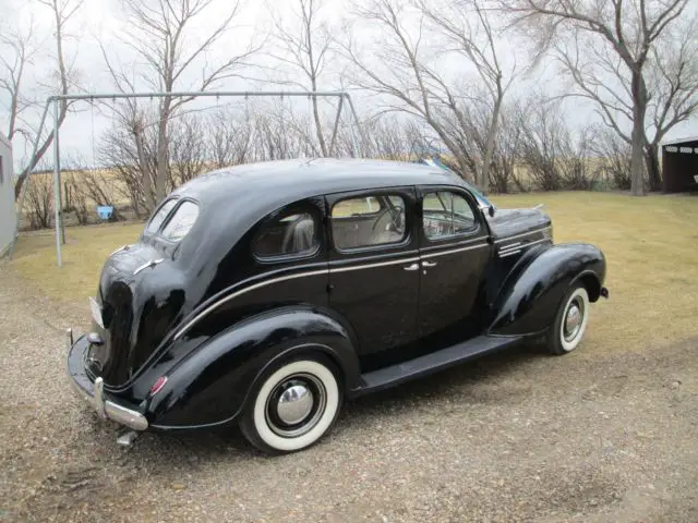 1939 dodge 4 door sedan-fully restored--beautiful