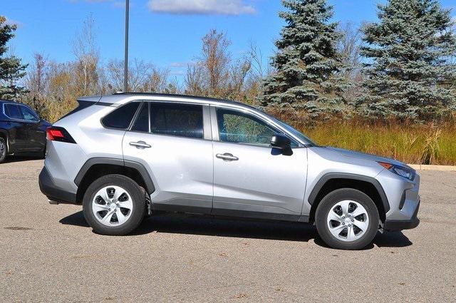 2021 toyota rav4 le