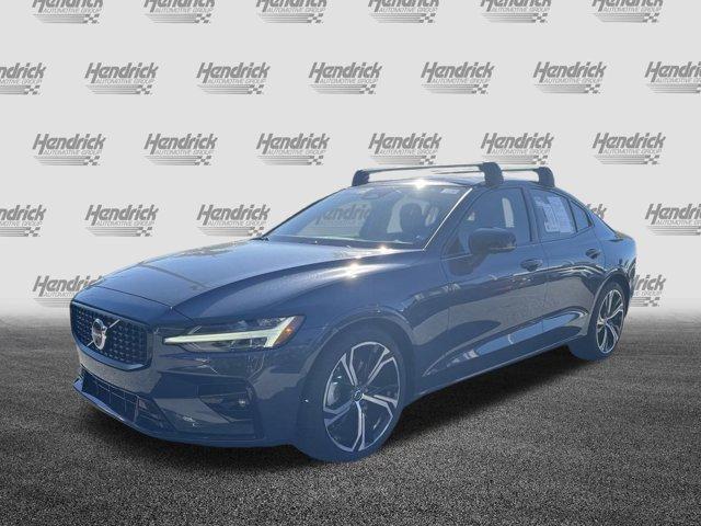 2024 volvo s60 b5 plus dark theme