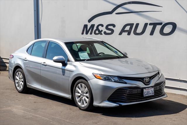 2018 toyota camry le