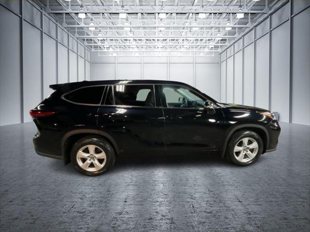 2021 toyota highlander le