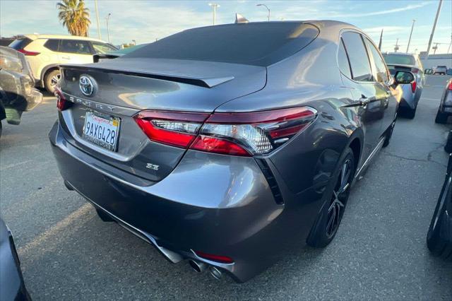2022 toyota camry se