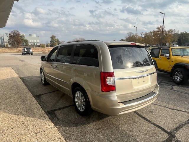 2016 chrysler town & country touring