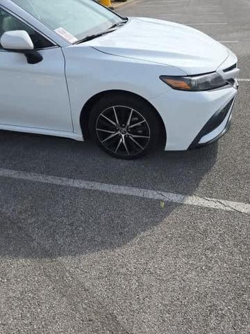 2021 toyota camry se