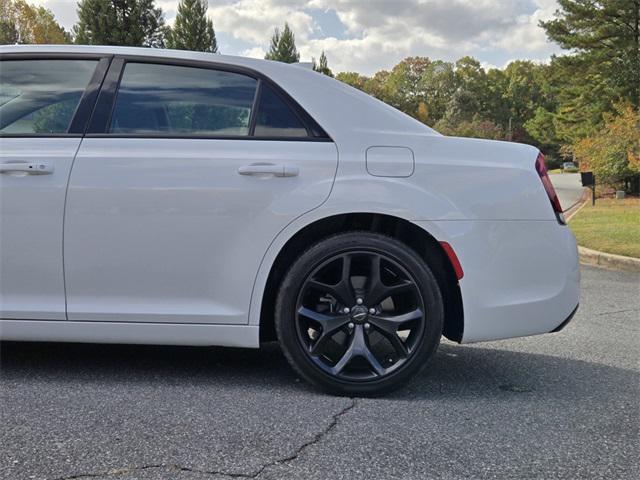 2020 chrysler 300 touring
