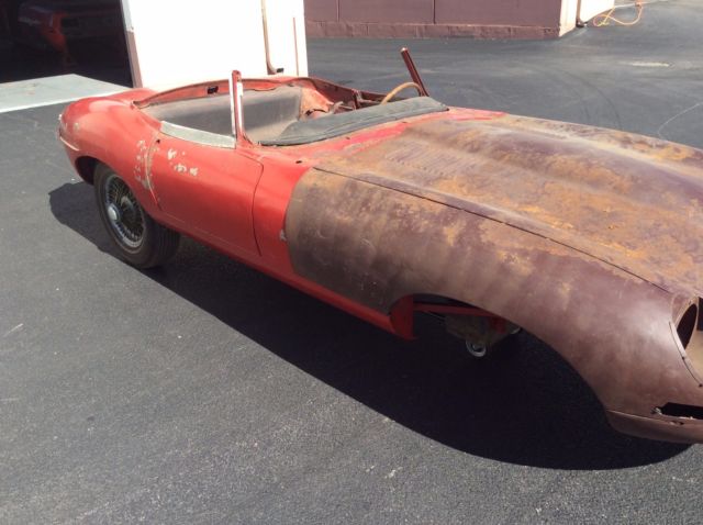 1968 jaguar e-type 4.2 liter roadster - red on black