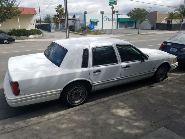 1993 lincoln town car smog/registered 2017. all receipts! clean interior/title!