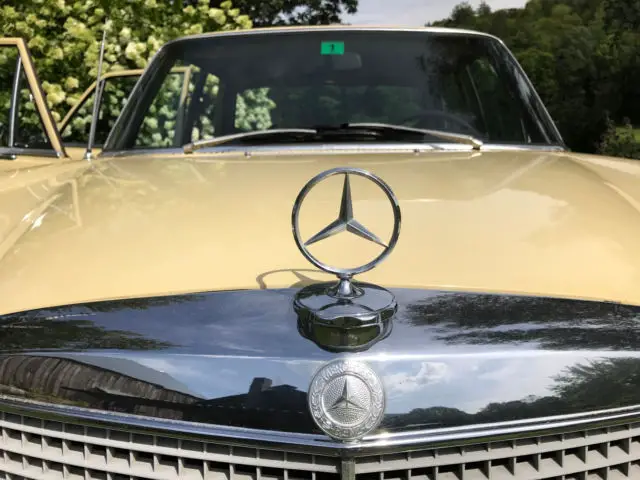1973 mecedes benz 220d