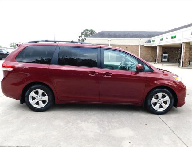 2014 toyota sienna le