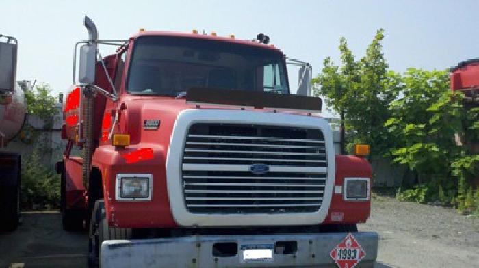 1992 ford l8000 oil truck in islip, ny