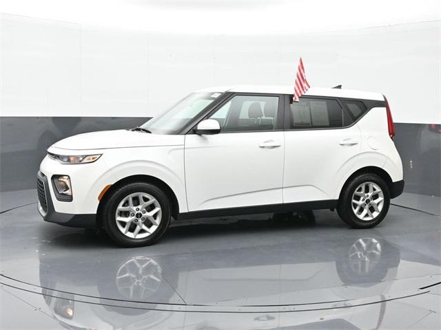 2022 kia soul lx