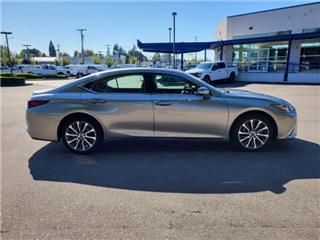 2019 Lexus ES base
