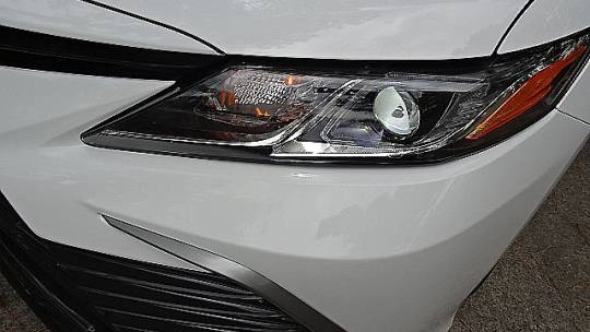 2022 toyota camry le