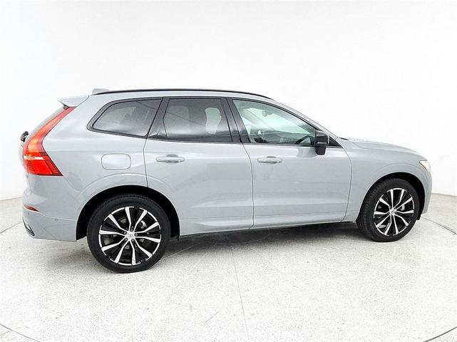 2024 volvo xc60 b5 plus dark theme