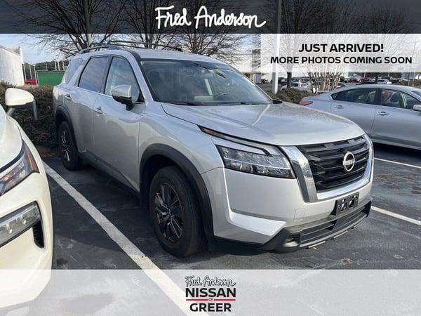 2022 nissan pathfinder in crestwood, illinois