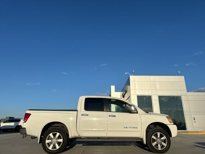 used 2011 nissan titan sl